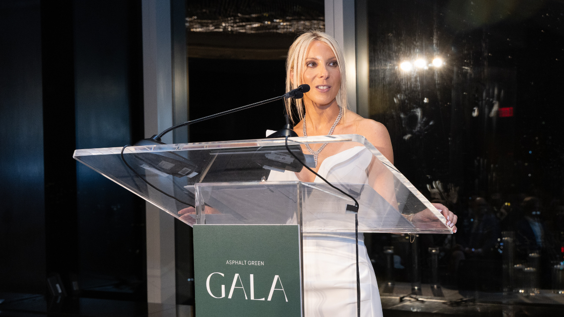 Kim Burd giving a speech at the 2025 Asphalt Green gala.